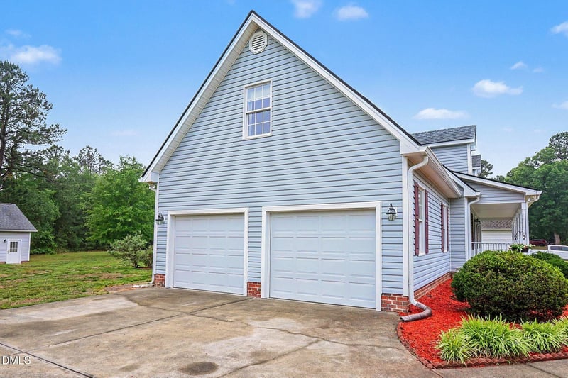 100 Linnett Ct, Youngsville, NC 27596