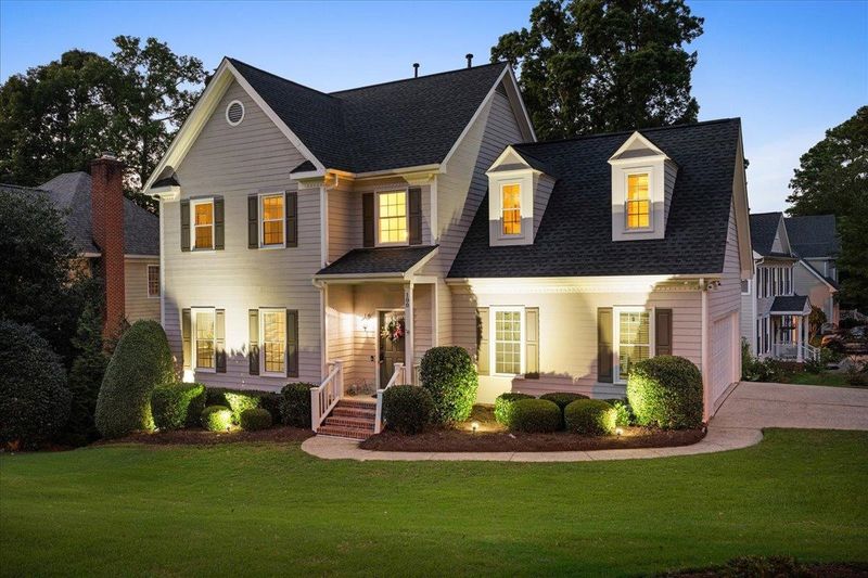 100 Lyncroft Ln, Cary, NC 27519