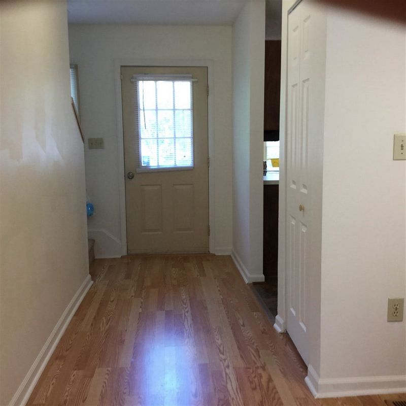 100 Mallard Ct, Chapel Hill, NC 27517