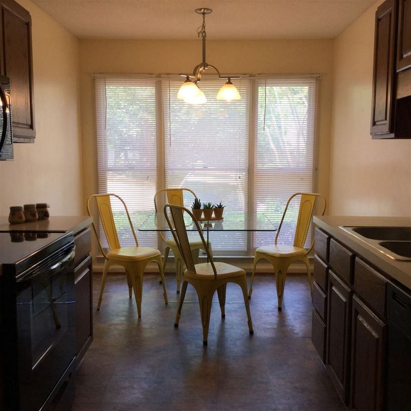 100 Mallard Ct, Chapel Hill, NC 27517