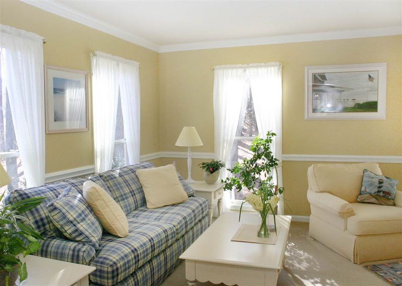 100 Mel Oaks Dr, Chapel Hill, NC 27516