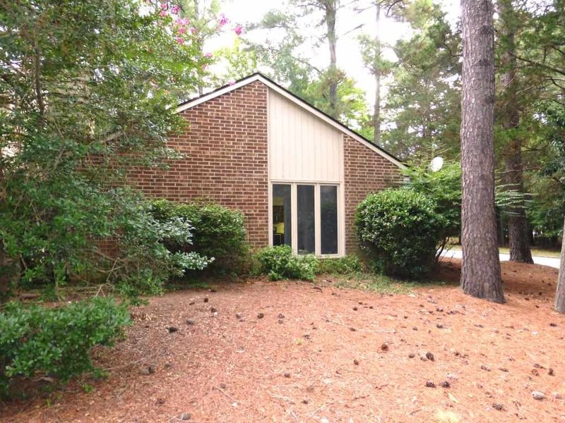 100 Mossbark Ln, Chapel Hill, NC 27514