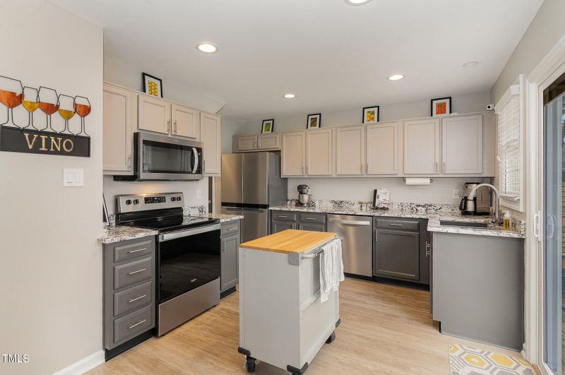 100 Newton Grv, Cary, NC 27519