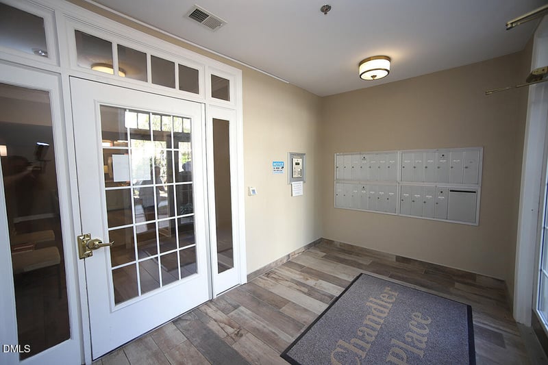 100 Northbrook Dr #207, Raleigh, NC 27609