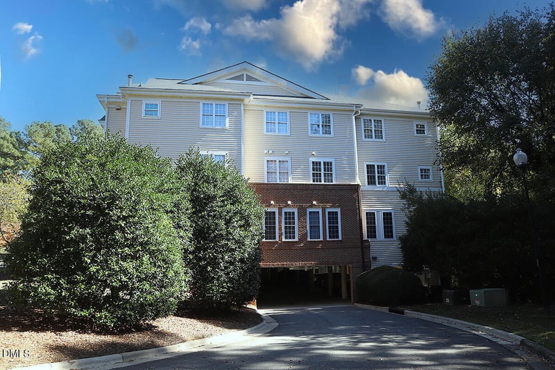 100 Northbrook Dr #207, Raleigh, NC 27609