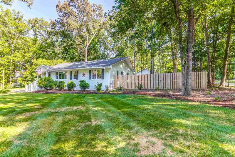 100 Nottingham Ln, Chapel Hill, NC 27517