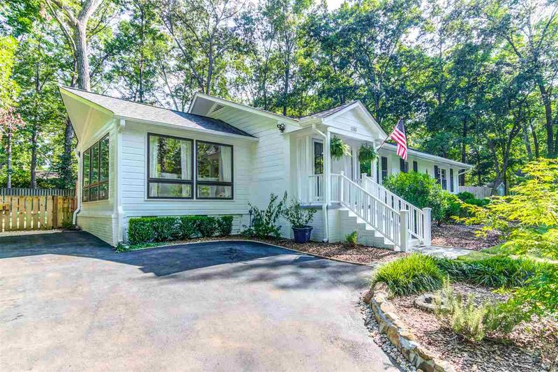 100 Nottingham Ln, Chapel Hill, NC 27517