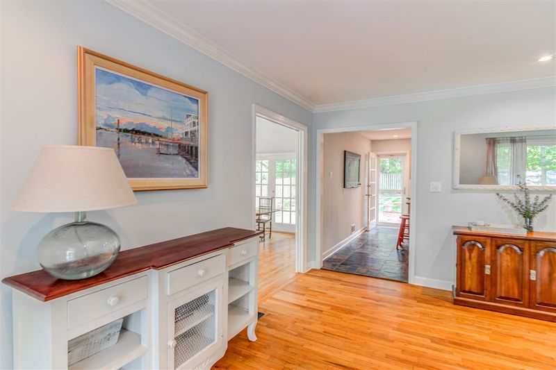 100 Nottingham Ln, Chapel Hill, NC 27517