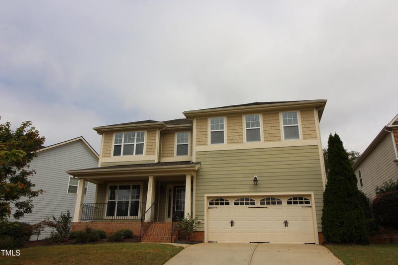 100 Oakmoss Trl, Holly Springs, NC 27540