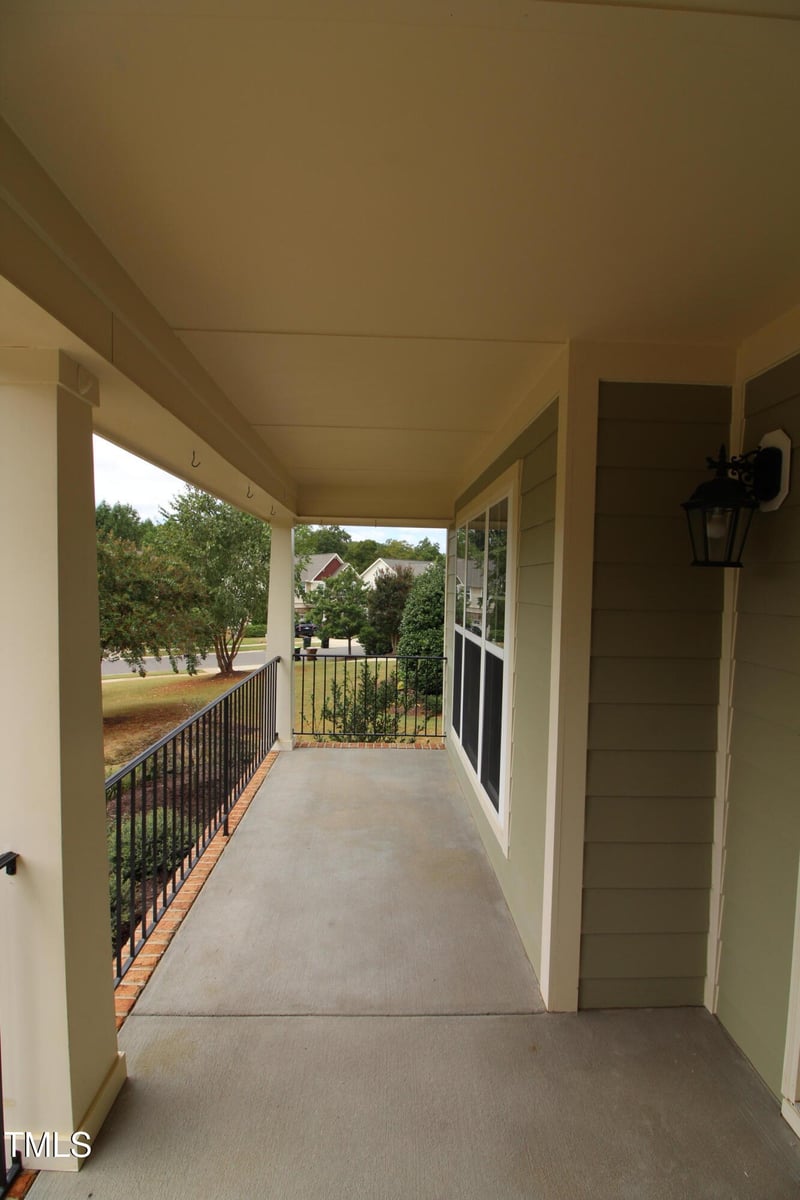 100 Oakmoss Trl, Holly Springs, NC 27540
