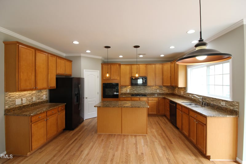 100 Oakmoss Trl, Holly Springs, NC 27540