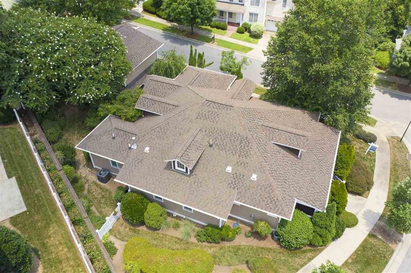 100 Overlake Dr, Chapel Hill, NC 27516