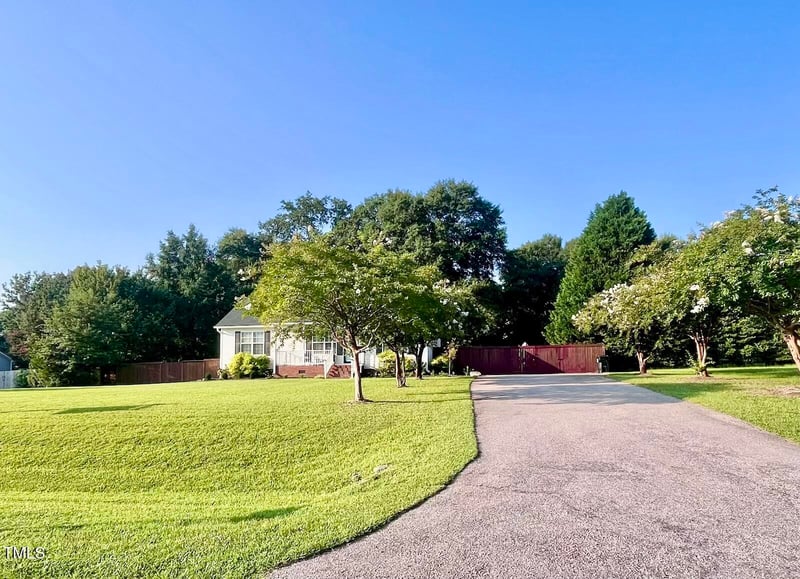 100 Parrish Farm Ln, Benson, NC 27504
