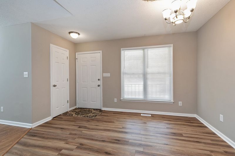 100 Pinewoods Dr, Zebulon, NC 27597