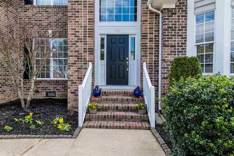 100 Poplar Knoll Ct, Cary, NC 27519