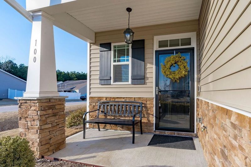 100 Radcliffe Ct, Clayton, NC 27527