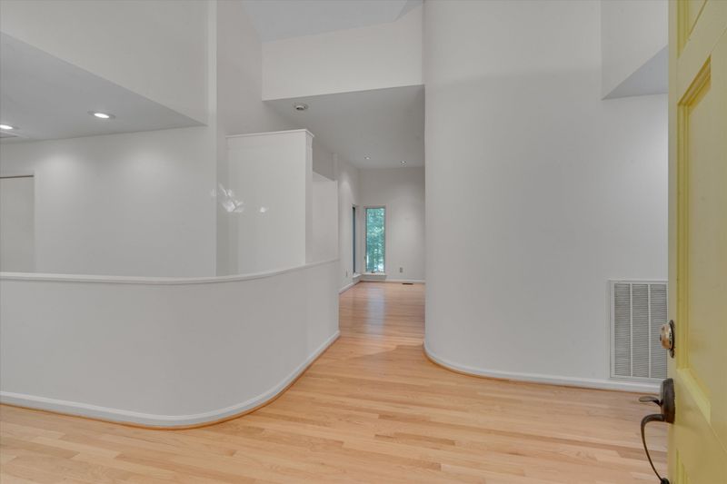 100 Rhododendron Dr, Chapel Hill, NC 27517