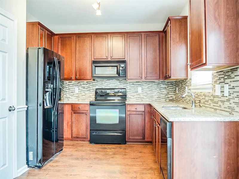 100 River Hills Dr, Clayton, NC 27527