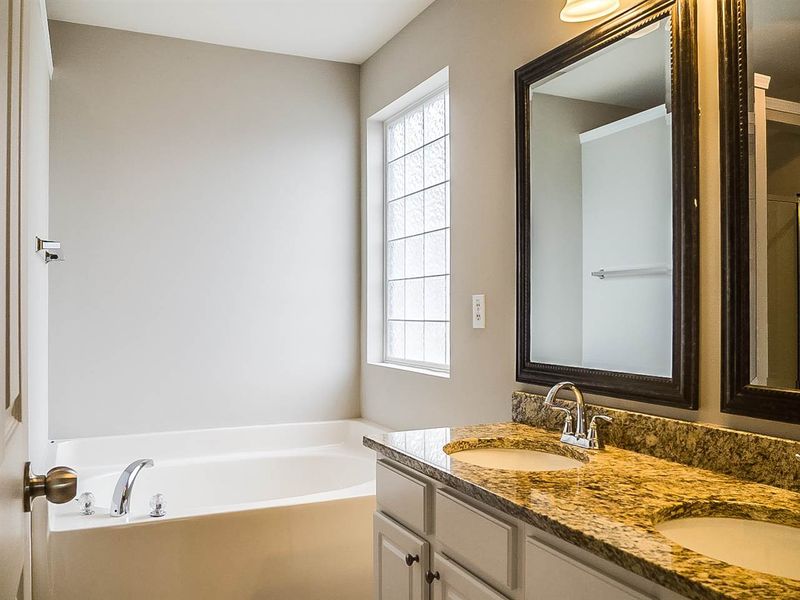 100 River Hills Dr, Clayton, NC 27527