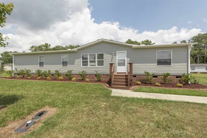 100 Rocks Edge Ln, Smithfield, NC 27577
