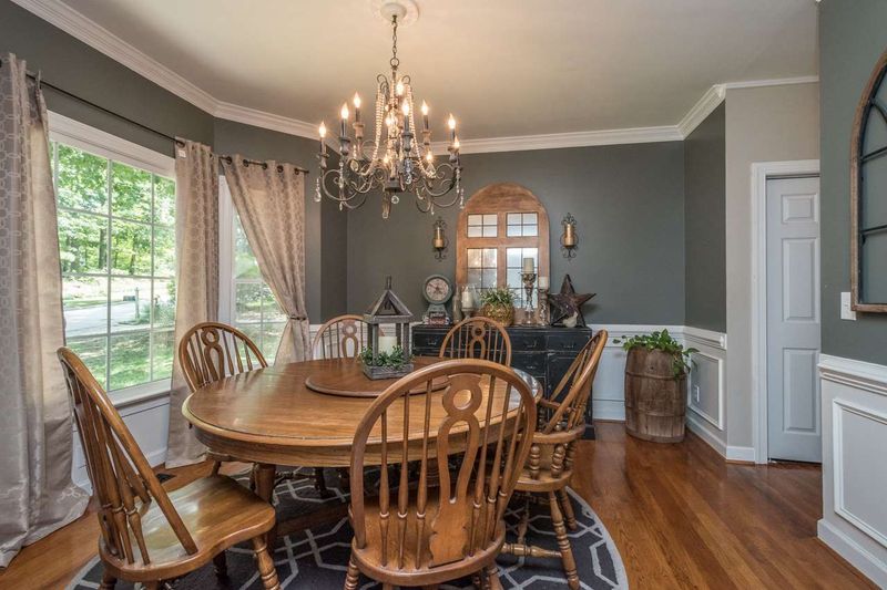 100 Royce Dr, Cary, NC 27518