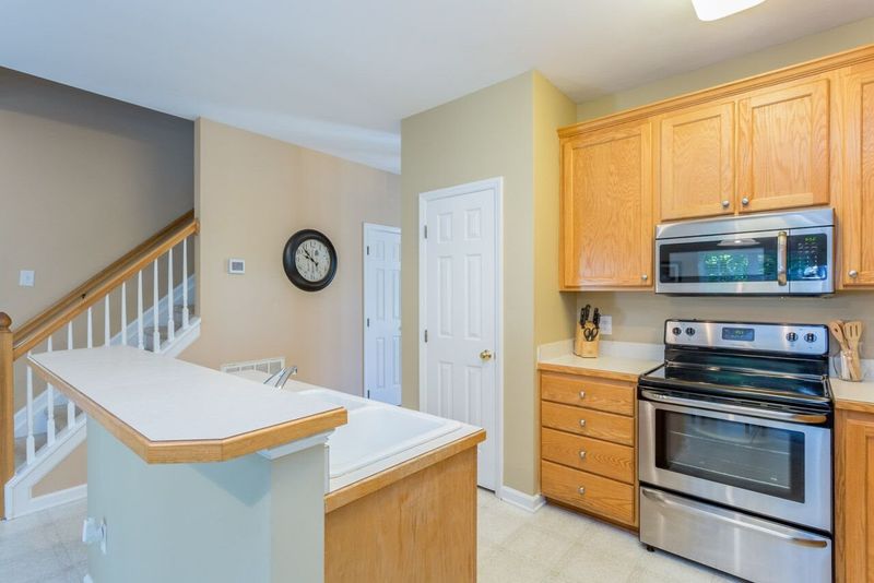 100 Shopsgate Ct, Holly Springs, NC 27540