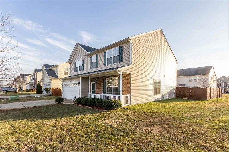 100 Smith Rock Dr, Holly Springs, NC 27540