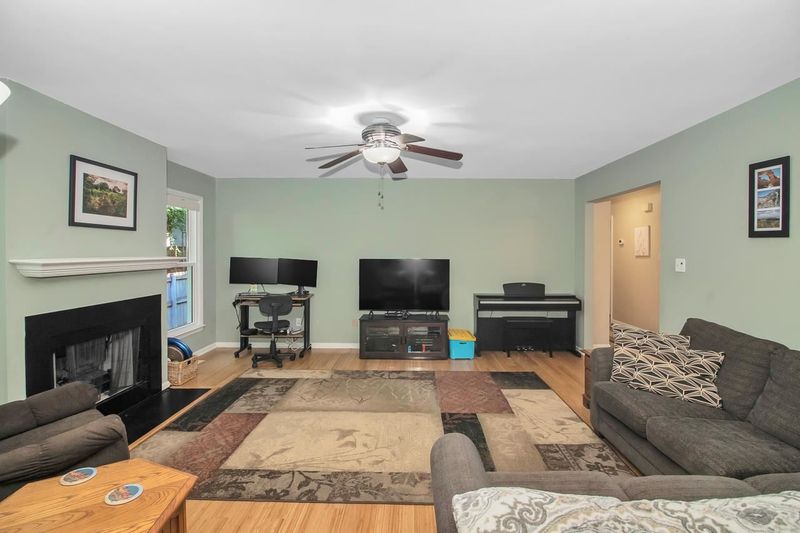 100 Spencer Ct, Chapel Hill, NC 27514