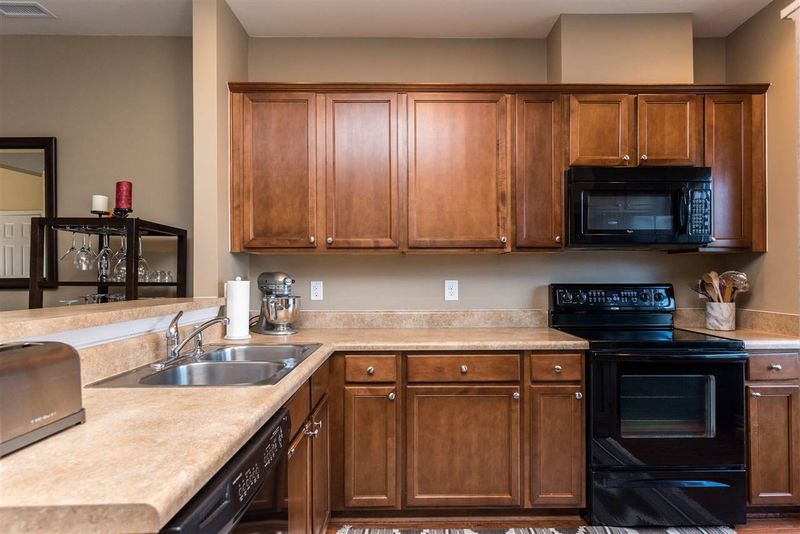 100 Stratford Lakes Dr #118, Durham, NC 27713