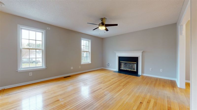 100 Tarlow Ct, Cary, NC 27513