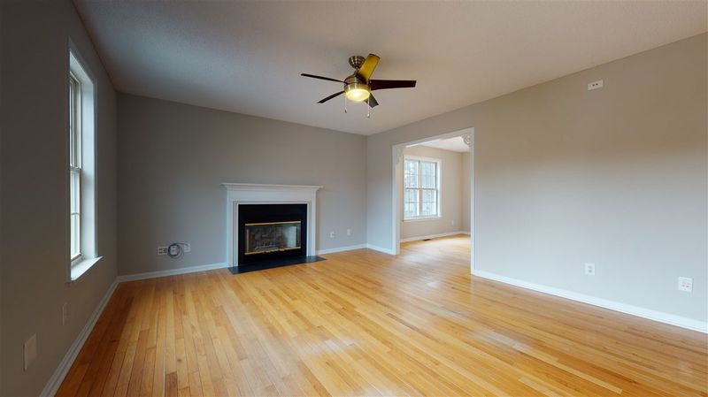 100 Tarlow Ct, Cary, NC 27513