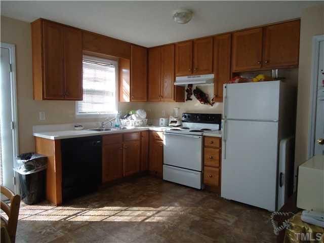 100 Thompson Dr, Selma, NC 27576