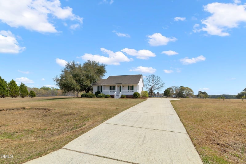 100 Trail Ridge Dr, Benson, NC 27504