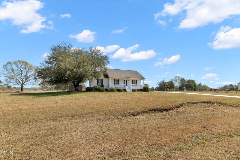 100 Trail Ridge Dr, Benson, NC 27504