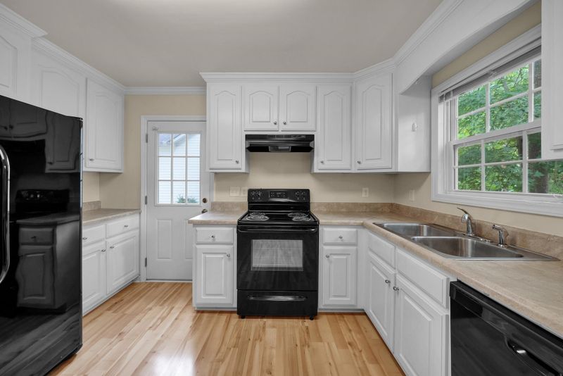 100 Trestlewood Ln, Clayton, NC 27520