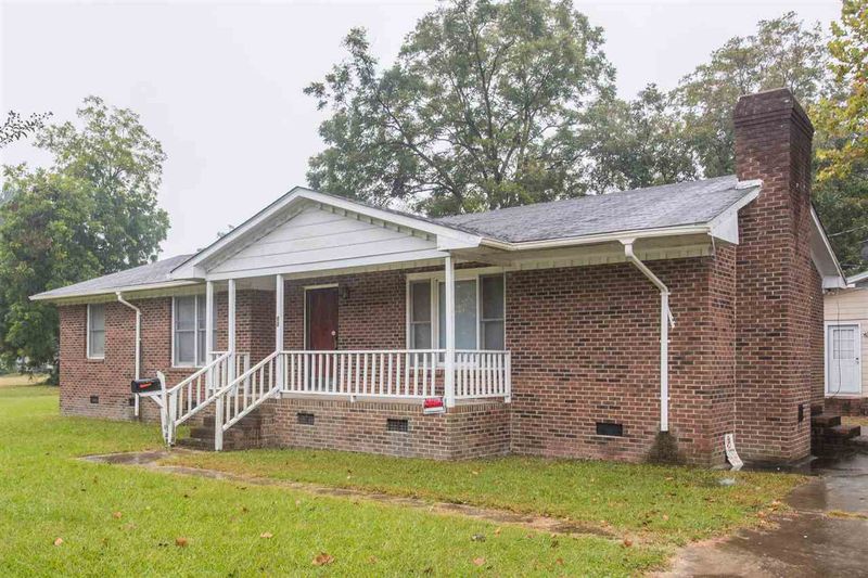 100 E Watson St, Selma, NC 27576