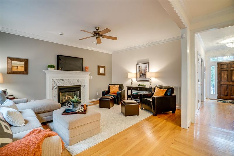 100 Weyer Dr, Chapel Hill, NC 27516