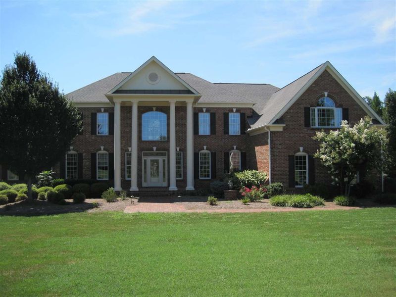 100 Whirlaway Ln, Chapel Hill, NC 27516