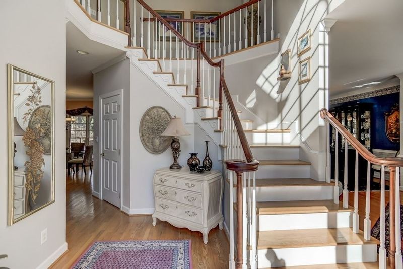 100 Windfall Ct, Cary, NC 27518
