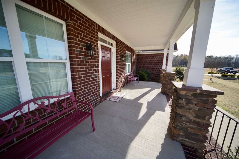 1000 Agio Ct, Zebulon, NC 27597