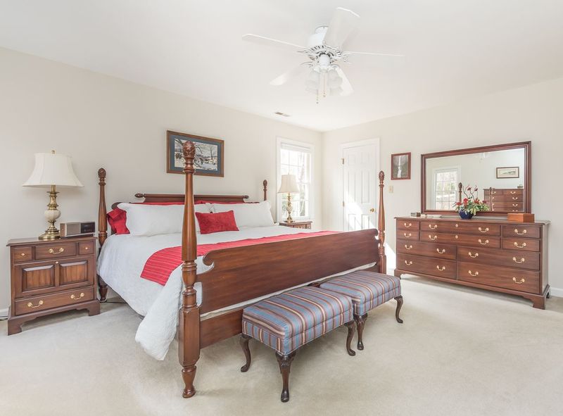 1000 Enderbury Dr, Raleigh, NC 27614