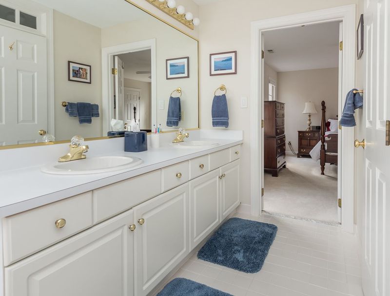 1000 Enderbury Dr, Raleigh, NC 27614