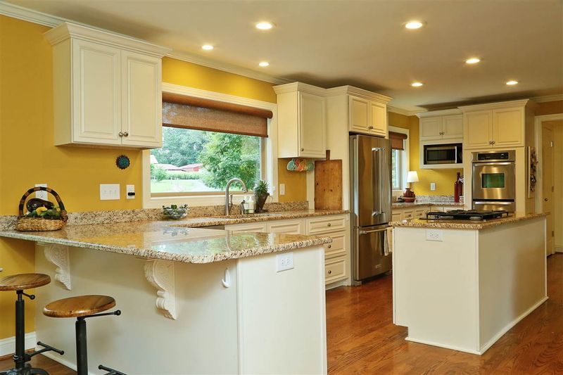 1000 Ford Rd, Chapel Hill, NC 27516