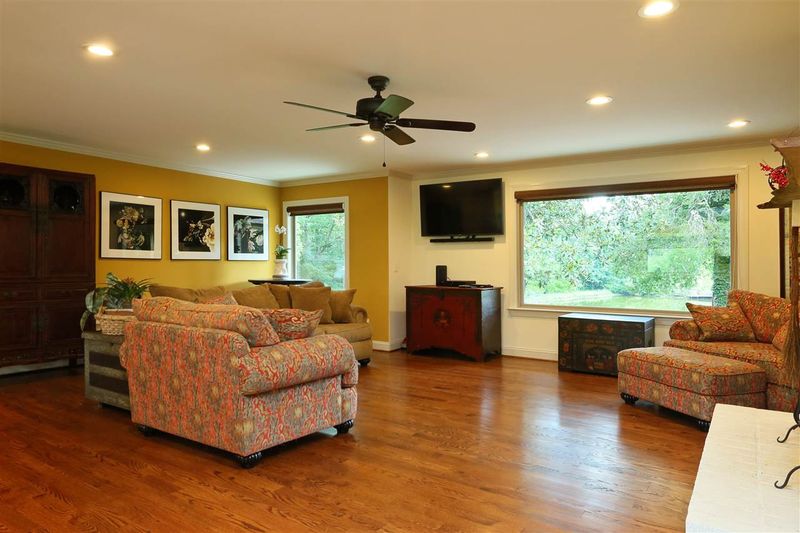 1000 Ford Rd, Chapel Hill, NC 27516