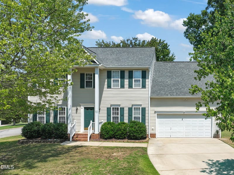 1000 Holly Meadow Dr, Holly Springs, NC 27540