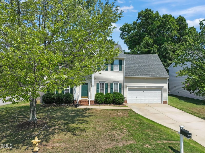 1000 Holly Meadow Dr, Holly Springs, NC 27540