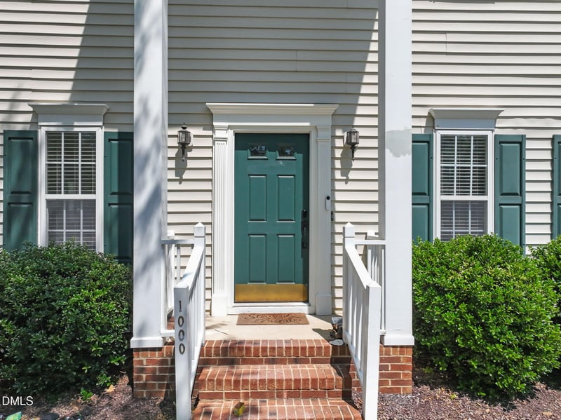 1000 Holly Meadow Dr, Holly Springs, NC 27540