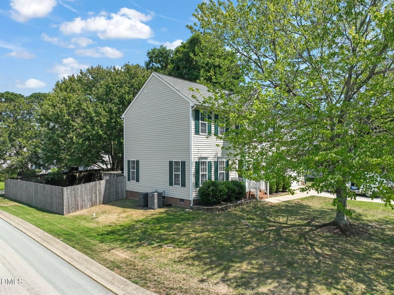 1000 Holly Meadow Dr, Holly Springs, NC 27540