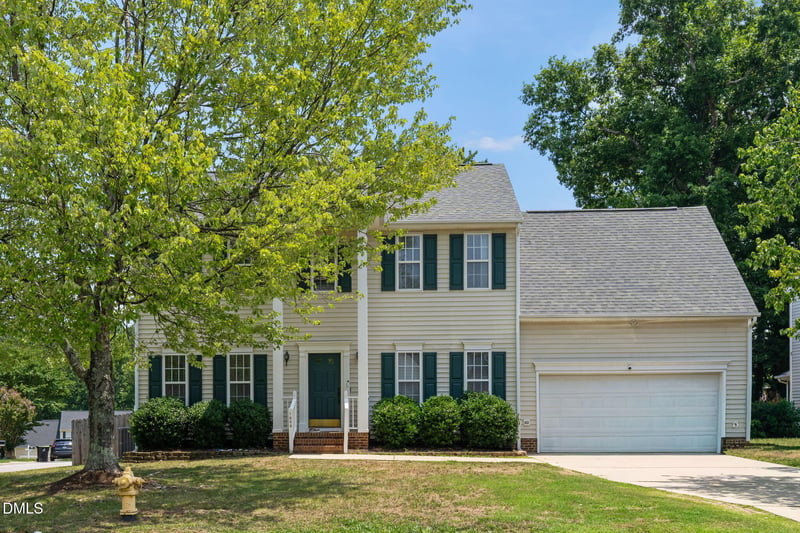 1000 Holly Meadow Dr, Holly Springs, NC 27540