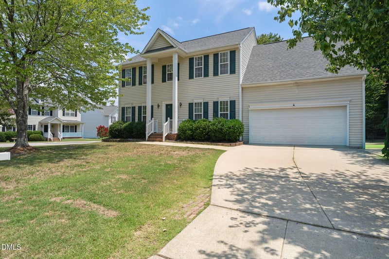 1000 Holly Meadow Dr, Holly Springs, NC 27540